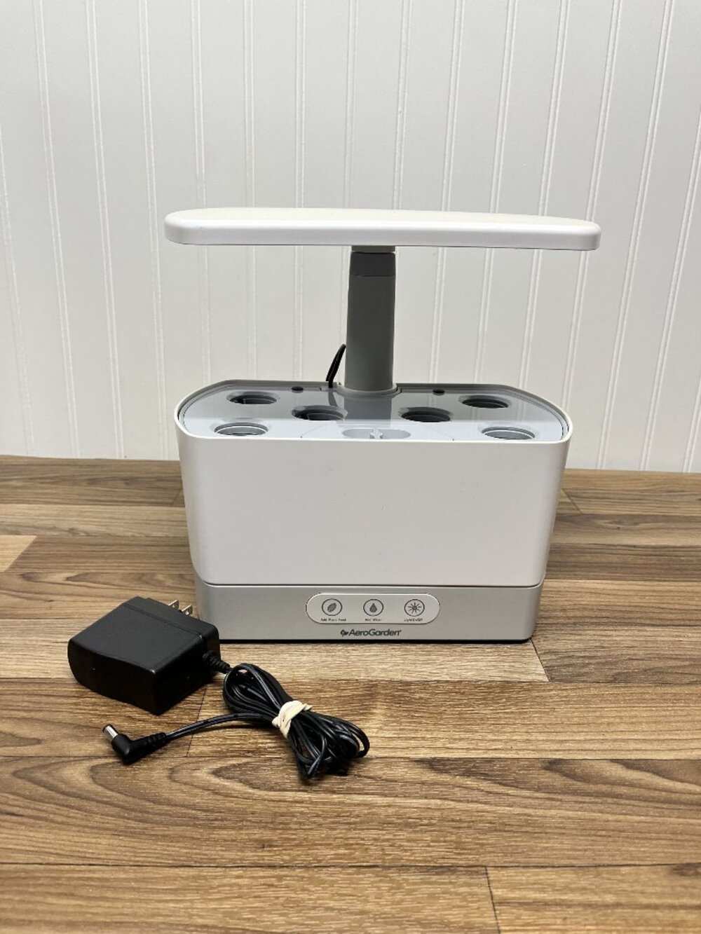 AeroGarden Harvest 6 Pod Home Garden System White Model 100690-WHT